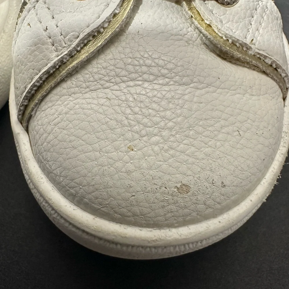 Kids White and Gold Sneakers MK size 6 pre owned good conditions